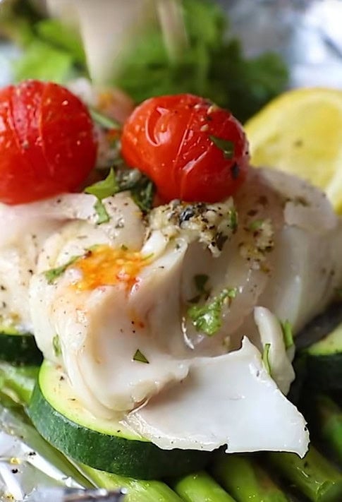 200-calorie meals - Easy Baked Cod with Summer Vegetables
