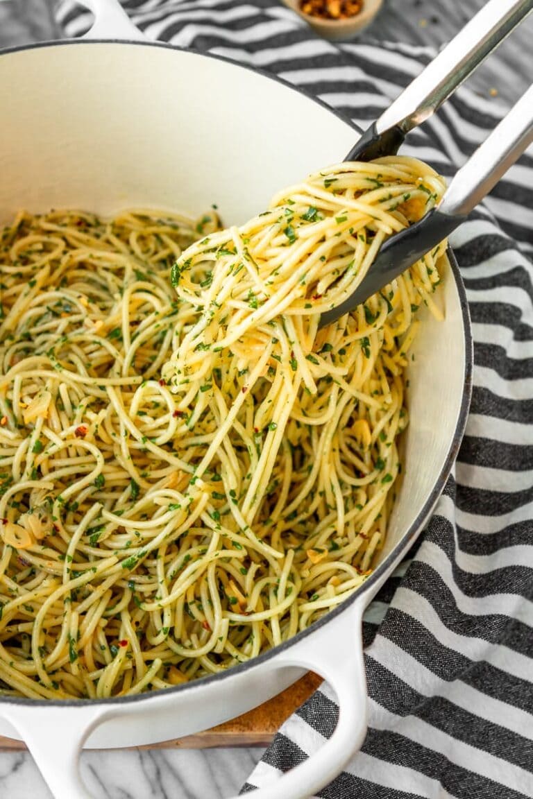 35 Must-Have Pantry Staples (FREE Printable!)