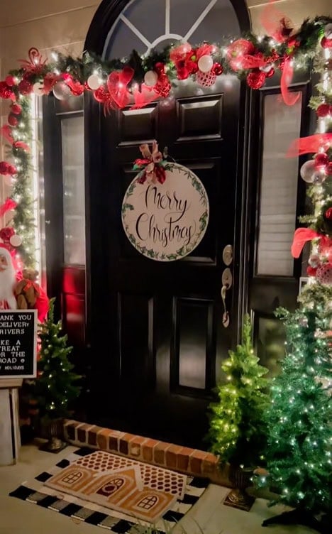 winter porch ideas -Christmas garland around the door 